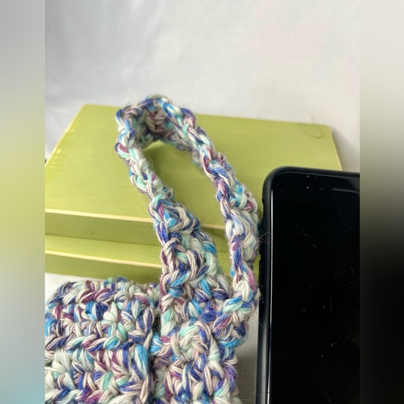 Handmade/Crocheted Cell Phone Wristlet - Picture 5 of 10